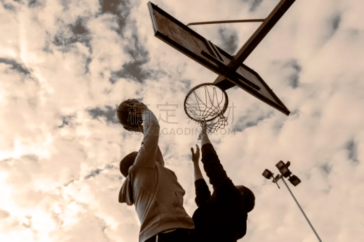 主教练生病离场！魔术主帅莫斯利本场能否回归成疑